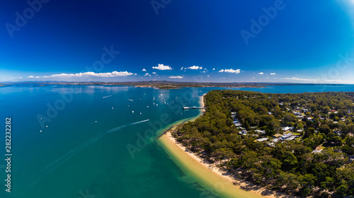 Fotografie, Obraz Sunny day on Coochiemudlo Island, Brisbane, Queensland, Australia