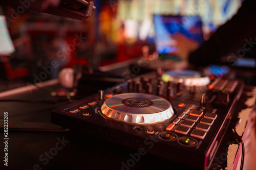 control DJ for mixing music