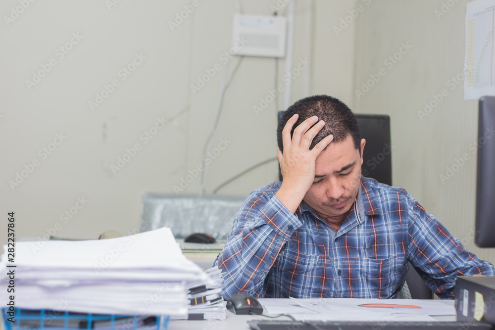 Obraz premium A man working hard burn out syndrome