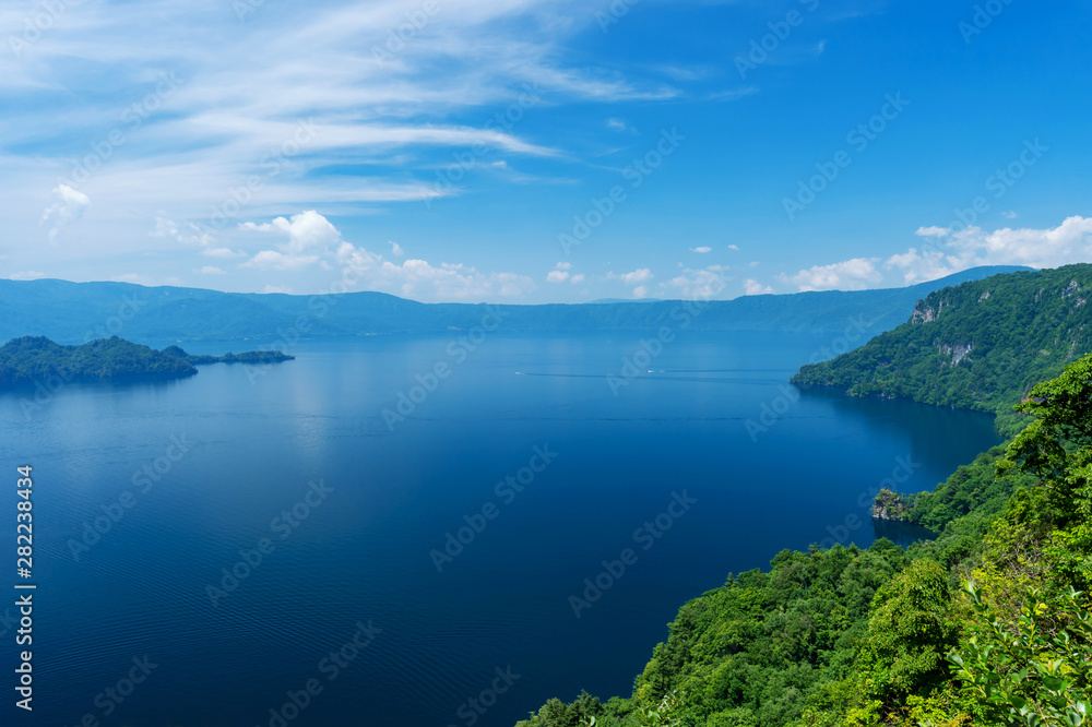 【青森県十和田湖】夏の十和田湖：瞰湖台から眺める十和田湖は深呼吸したくなる開放的な大パノラマ