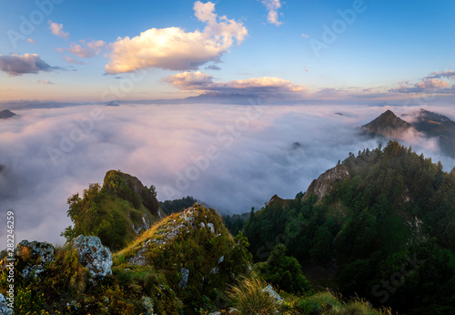 Fototapeta Naklejka Na Ścianę i Meble -  panorama of mountains and valleys covered with morning fog in the beautiful , spectacular sunrise from the top-Pieniny mountains, Three Crowns, Poland