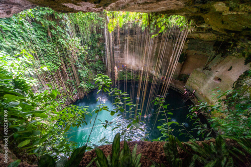 Cénote Chichen itza, une partie d'une des merveilles du monde et patrimoine de l'unesco Yucatan, Mexique