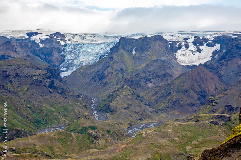 Beautiful contrast of the mountainous landscape in Iceland