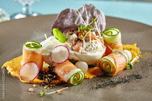 Εκτύπωση καμβά Delicious Salad with Smoked Salmon and Burrata Cheese