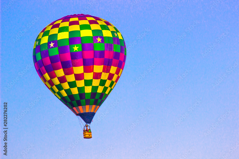 Naklejka premium Hot Air Balloon with Multi Colored Squares