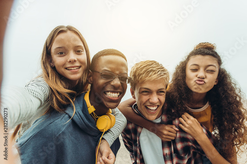 Teenage friends having fun taking a selfie Fototapeta