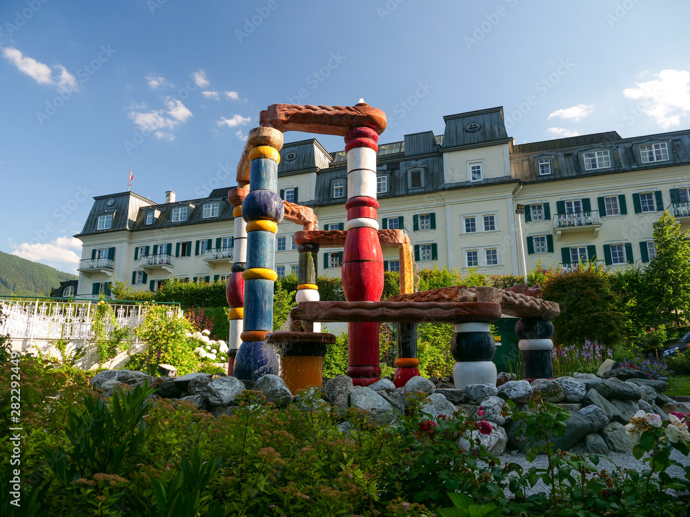 ZEL AM SEE / AUSTRIA - JUNE 22 2019: Lake hotel, summer day at lake Zell am See in Austria. - obrazy, fototapety, plakaty 