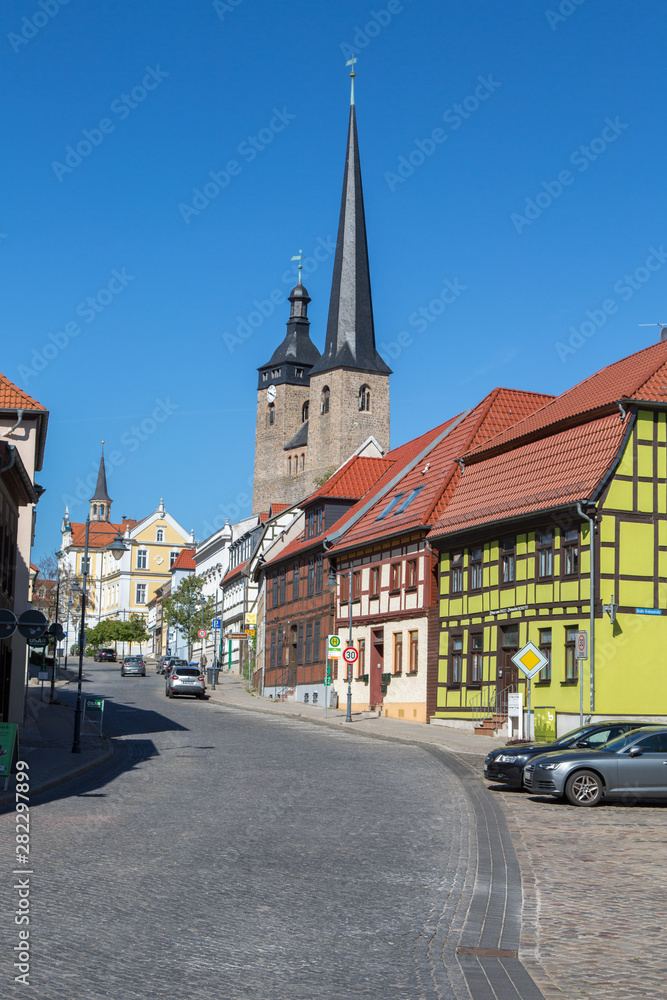 Innenstadt von Burg bei Magdeburg, Jerichower Land, Sachsen-Anhalt, mit bunten Häusern