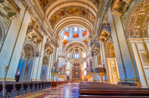 Fotografia The interior of Salzburger Dom, Austria