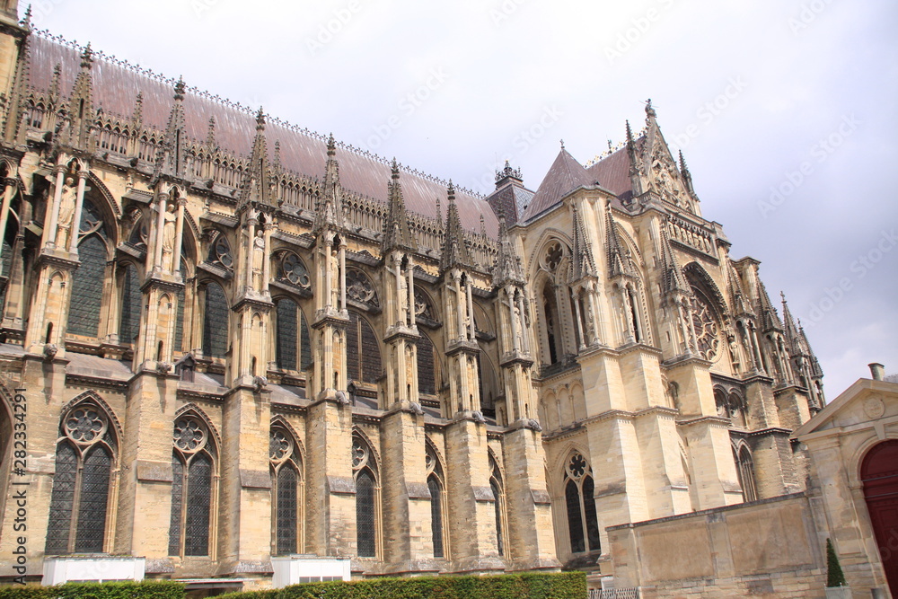 Fototapeta premium arrière de la cathédrale de Reims