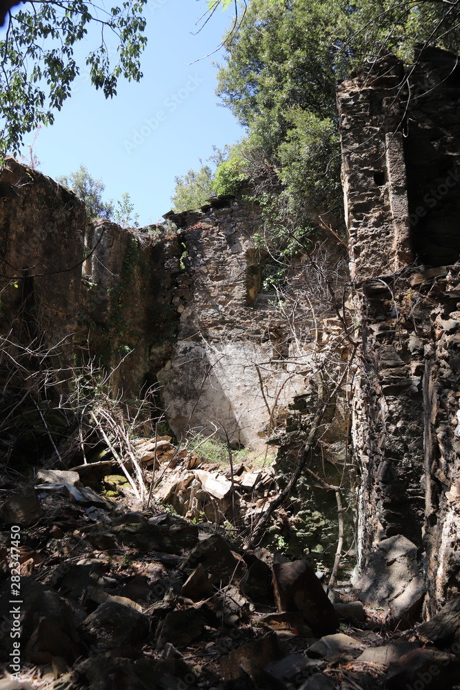 Maison en ruine dans les Cévennes Maison en ruine dans les Cévennes