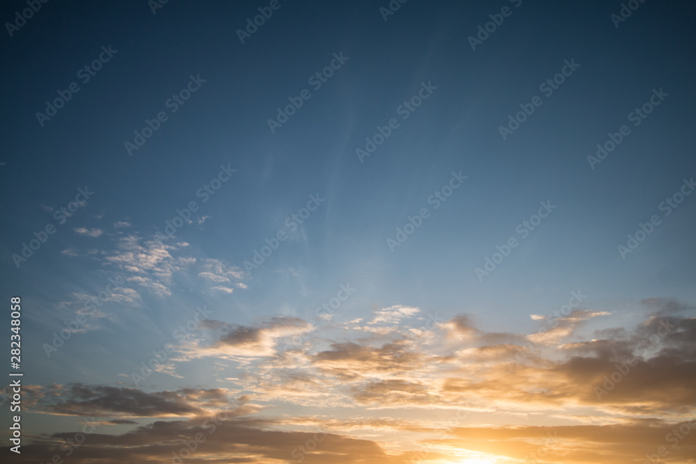 Obraz premium sunset over the field in countryside background