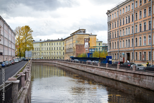 city big city carousel autumn fall leaves graffiti church bridge builidings canal river bench park fountain weather rain sunshine sunset sunrise antique vintage old stairs road lake water nature park 