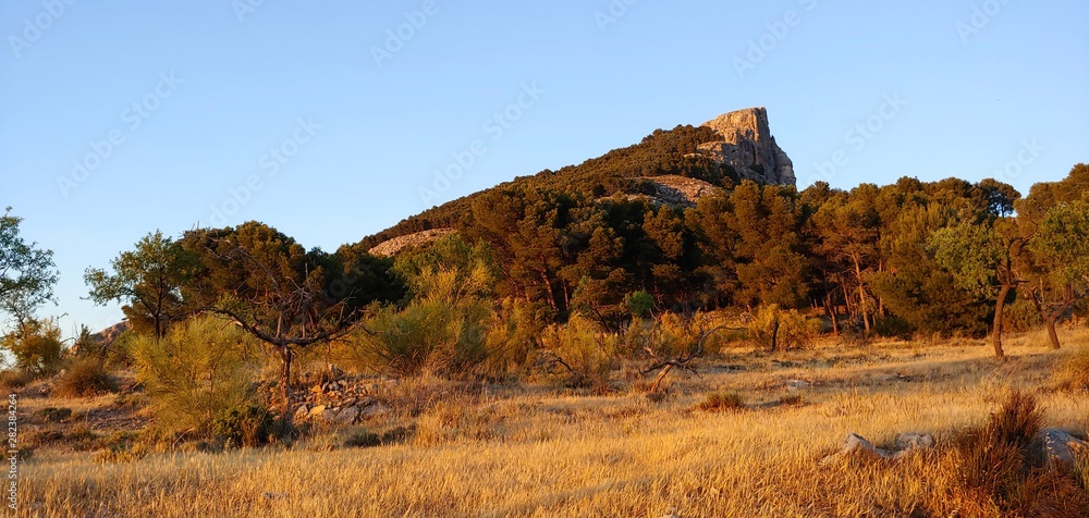 The mountain rules the sunset (La Sierrezuela) The mountain rules the sunset (La Sierrezuela)