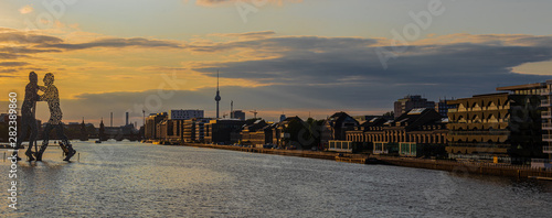 Obraz na płótnie View on the Molecular men with TV tower at sunset in Berlin, Germany w salonie