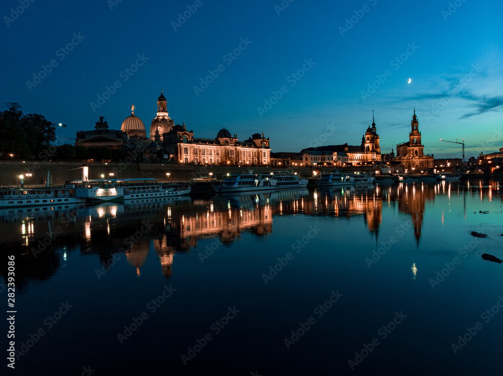 Dresden Sonnenuntergang Altstadt von Oben Blaue Stunde