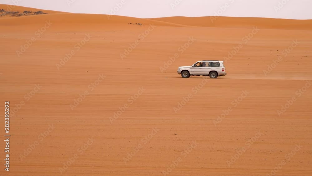Slow shots of a 4x4 in the Algerian desert Slow shots of a 4x4 in the Algerian desert