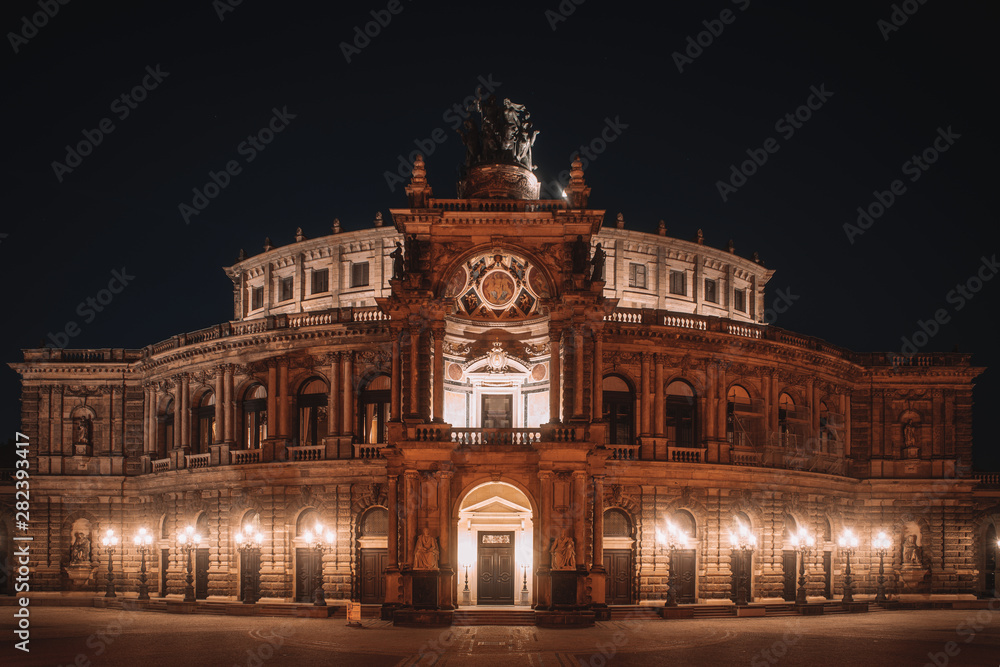 Semperoper Dresden Frontal Nachts