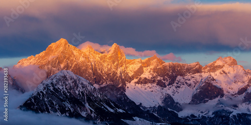 Südwand Alpenglühen © Coen Weesjes