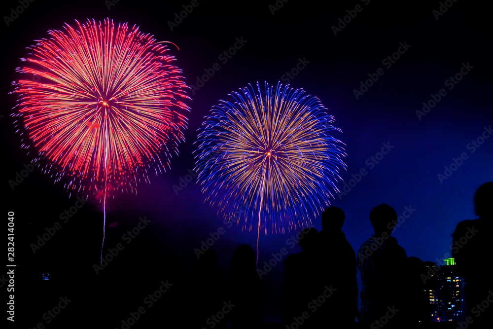 カラフルな花火 Stock Photo Adobe Stock カラフルな花火 Stock Photo Adobe Stock