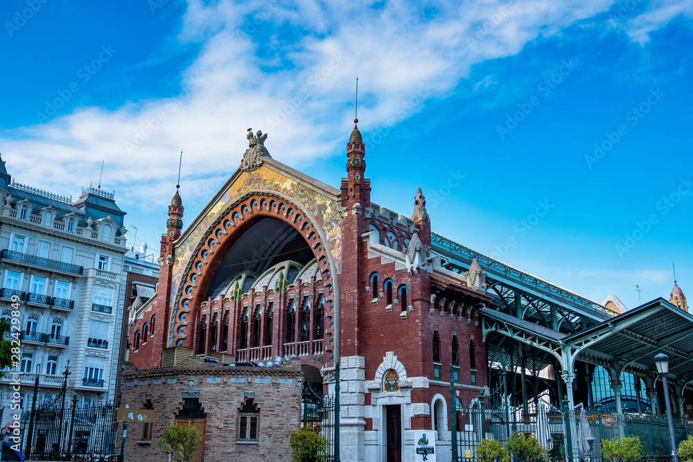Fototapeta premium Walencja, Hiszpania. Mercado Central - słynna stara hala targowa
