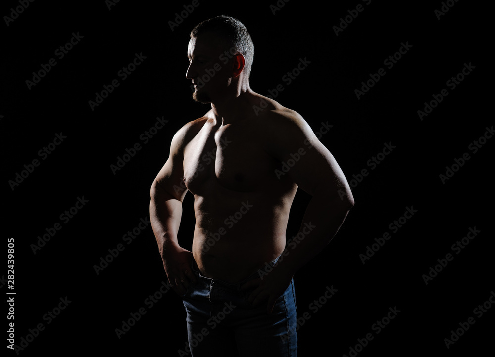 Naklejka premium Image of muscle man posing in studio