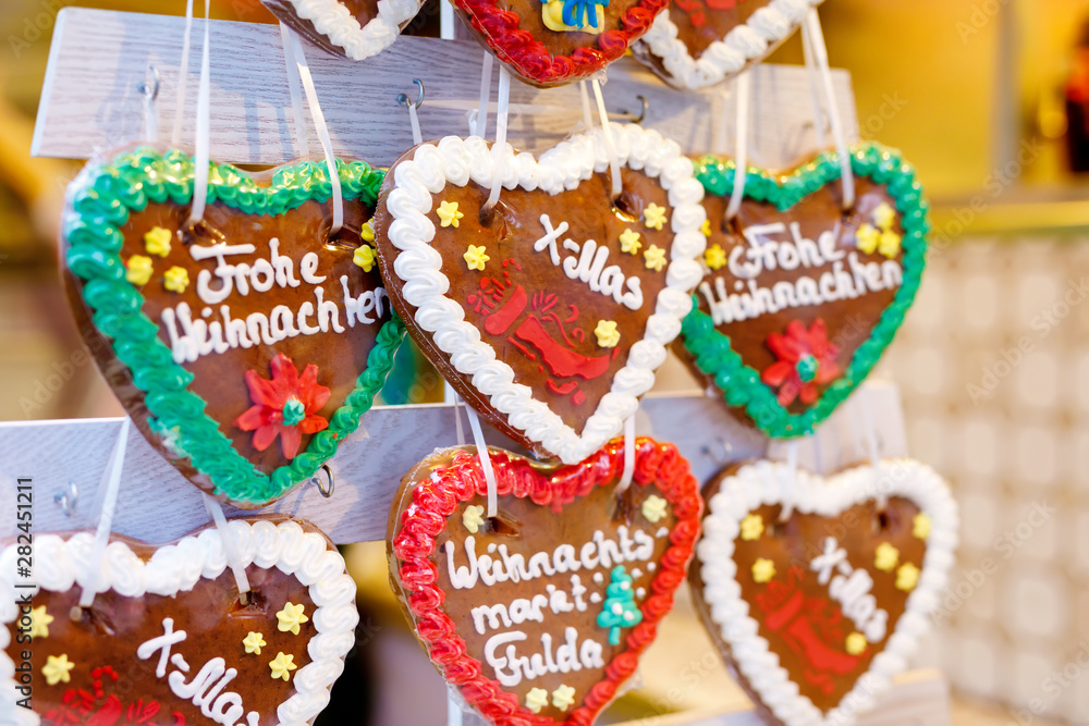Obraz premium Gingerbread Hearts at German Christmas Market. Nuremberg, Munich, Fulda, Berlin, Hamburg xmas market in Germany. In German language Merry Christmas.