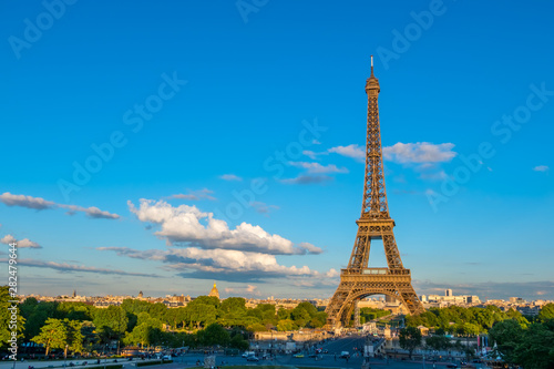 Summer Evening and Traffic near the Eiffel Tower © goodman_ekim