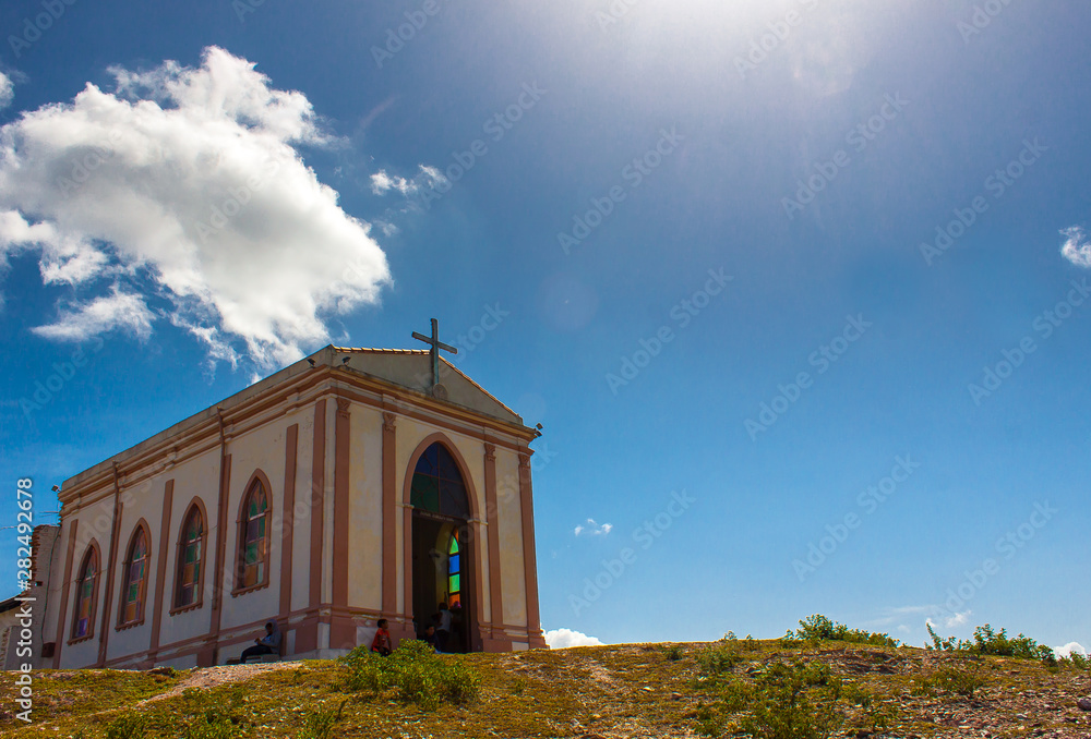 Iglesia pequeña en cima de colina en desierto con cactus Stock Photo | Adobe Stock Iglesia pequeña en cima de colina en desierto con cactus Stock Photo | Adobe Stock