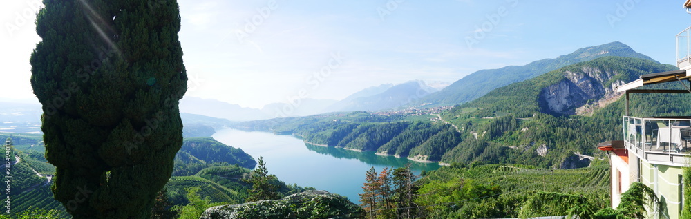 Panorama des Lago di Santa Giustina nahe Revo in Trentino