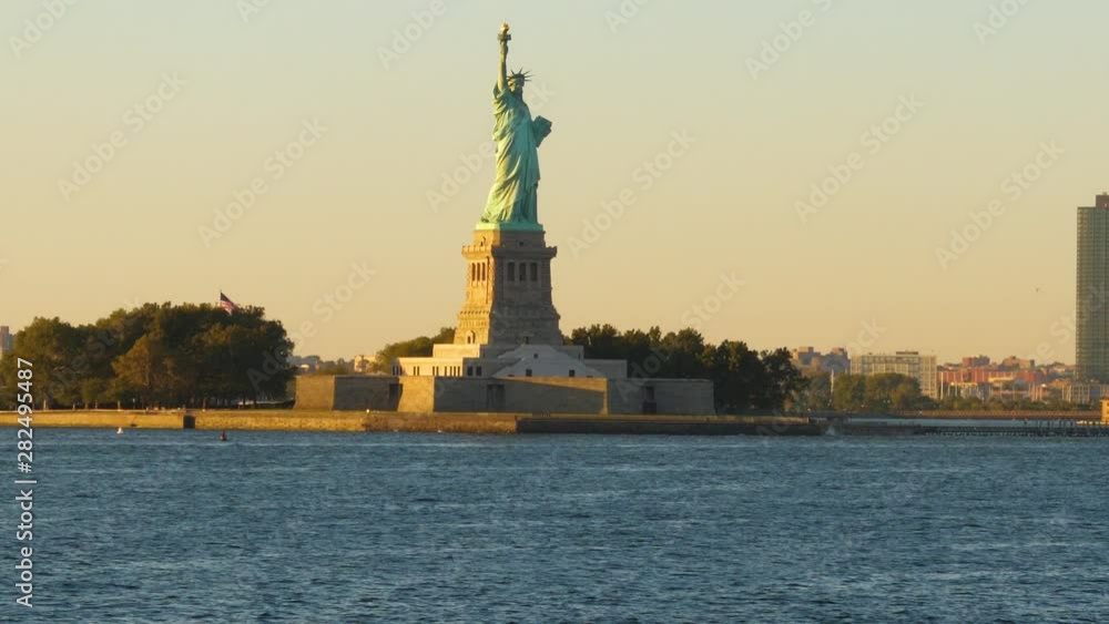 Statue of Liberty, New York, Cinematic 240fps Slow Motion Tilt Up From Ferry Statue of Liberty, New York, Cinematic 240fps Slow Motion Tilt Up From Ferry