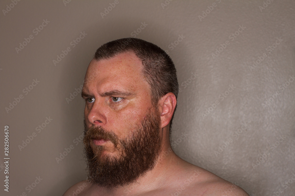 Obraz premium head shot of a man with a beard