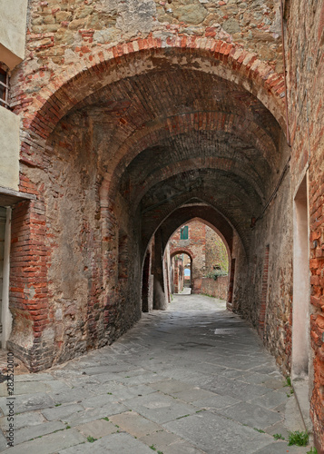 Fototapeta Naklejka Na Ścianę i Meble -  Sinalunga, Siena, Tuscany, Italy: ancient alley in the old town