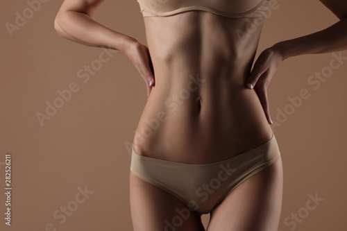 Fotografia Skinny young woman in lingerie holds her hands on her waist