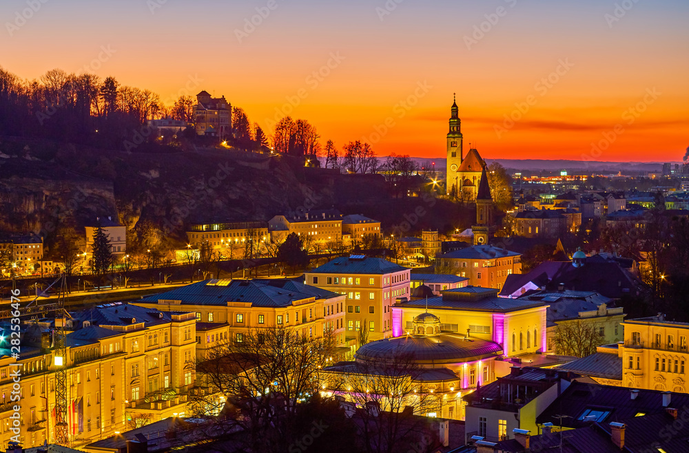 Fototapeta premium The dusk in old Salzburg, Austria