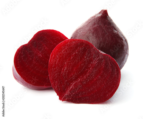 Принти на полотні Whole and cut boiled red beets on white background