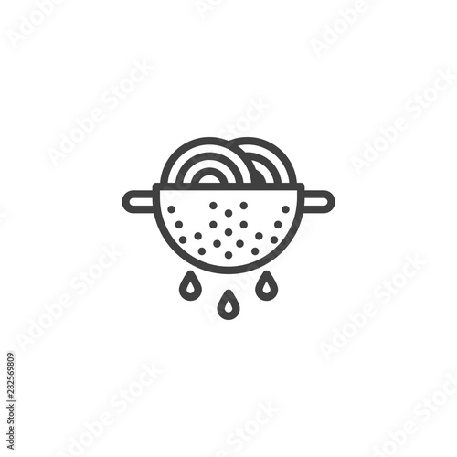 Cooking pasta line icon. Noodles in strainer linear style sign for mobile concept and web design. Spaghetti in colander outline vector icon. Symbol, logo illustration. Vector graphics