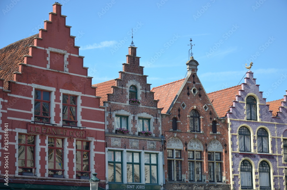 Grand Place de Bruges - maisons à pignons étagés typiques