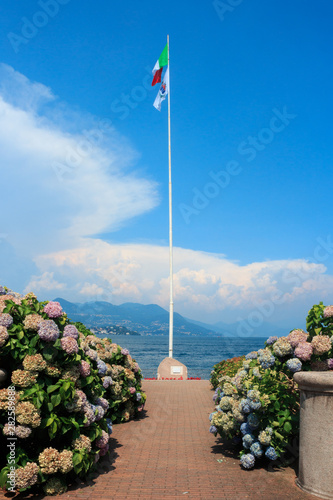 Porta Bandiera sul lungo lago a Stresa