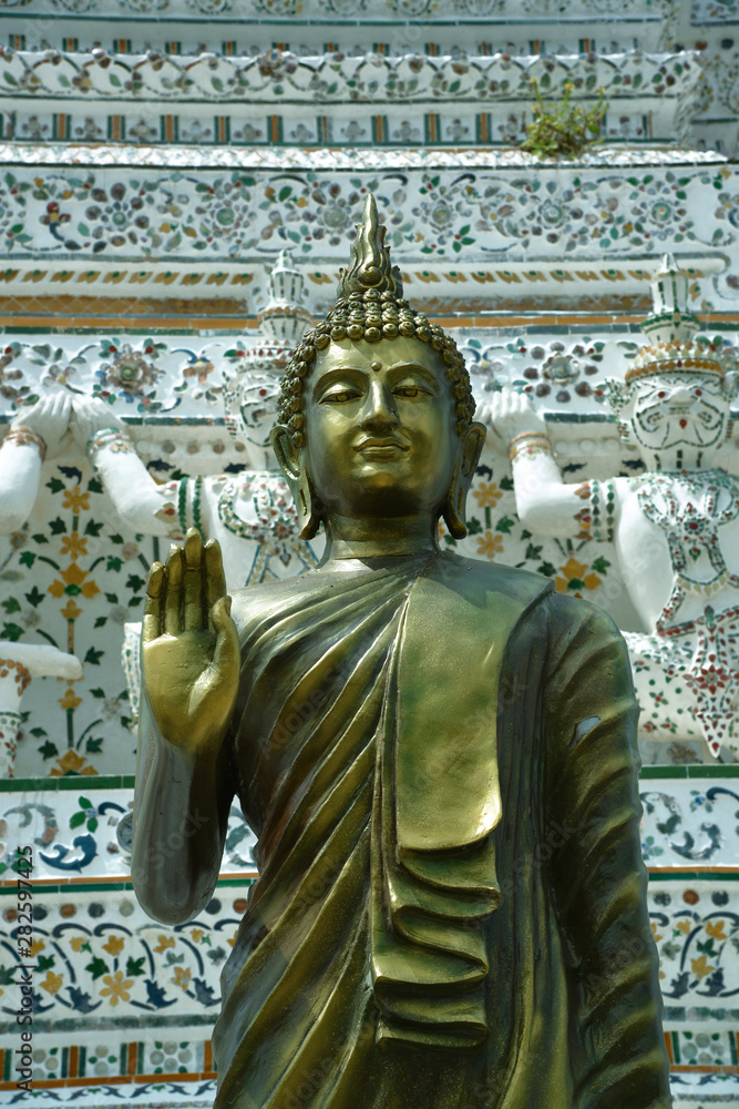 Fototapeta premium Wat Amun, Tempel der Morgenröte, Bangkok, Thailand