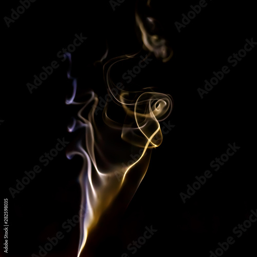 Fototapeta Naklejka Na Ścianę i Meble -  humo de cigarro abstracto de color