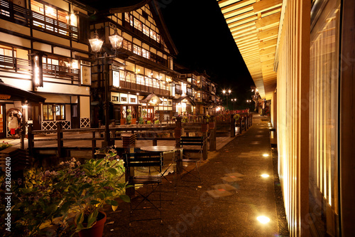 Wallpaper Mural 銀山温泉の小道 Torontodigital.ca