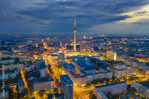 Berlin Skyline mit Fernsehturm bei Nacht photo