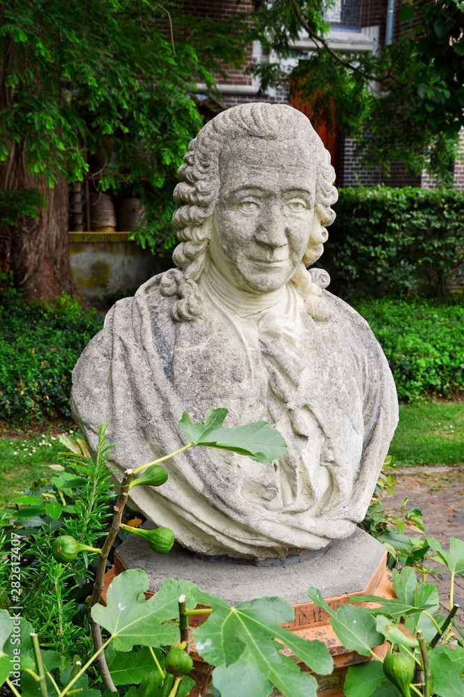 Carl von Linne , Denkmal