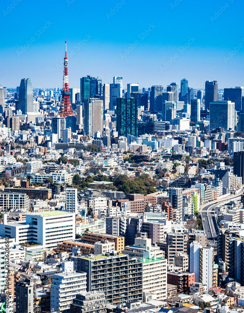 東京　青空と都市風景　縦位置