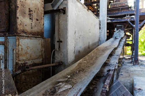 Urban exploration in an abandoned superphosphates factory