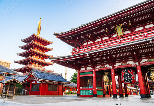 浅草寺　宝蔵門と五重塔