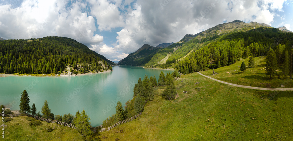  The beauty of the alpine lakes