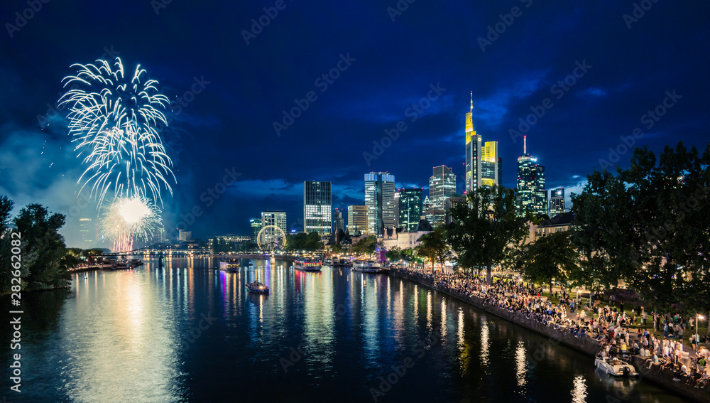 Mainfest mit Feuerwerk in Frankfurt Stock Photo Adobe Stock