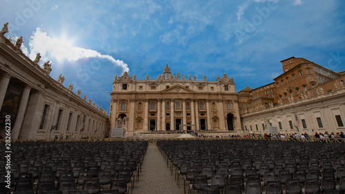 Obraz na płótnie St. Peter's Basilica during the day with a beautiful blue sky in the Vatican w salonie
